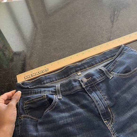 Levi's Women's Mid-Length Denim Shorts dark Blue Size 32 Classic Cuff Stretch M - Picture 9 of 14